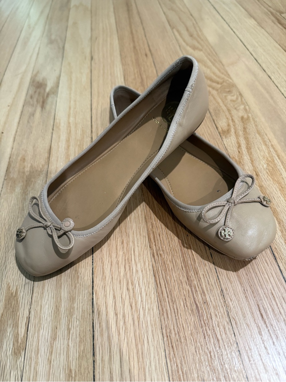 Tory Burch Beige Leather Bow Ballet Flats with Logo Charm